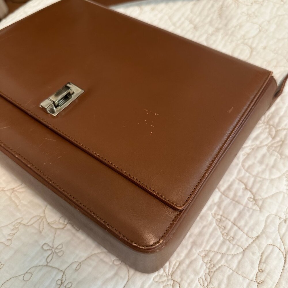 Authentic Vintage Gucci Square Flap Leather Shoulder Bag - Picture 3 of 15